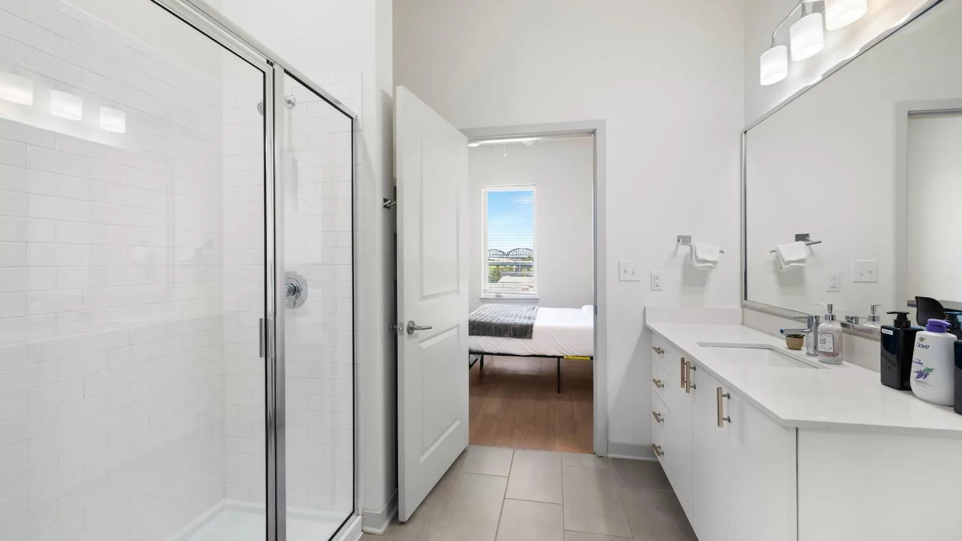 Modern Nulu 2Br Cozysuites 02 ルイスビル アパート