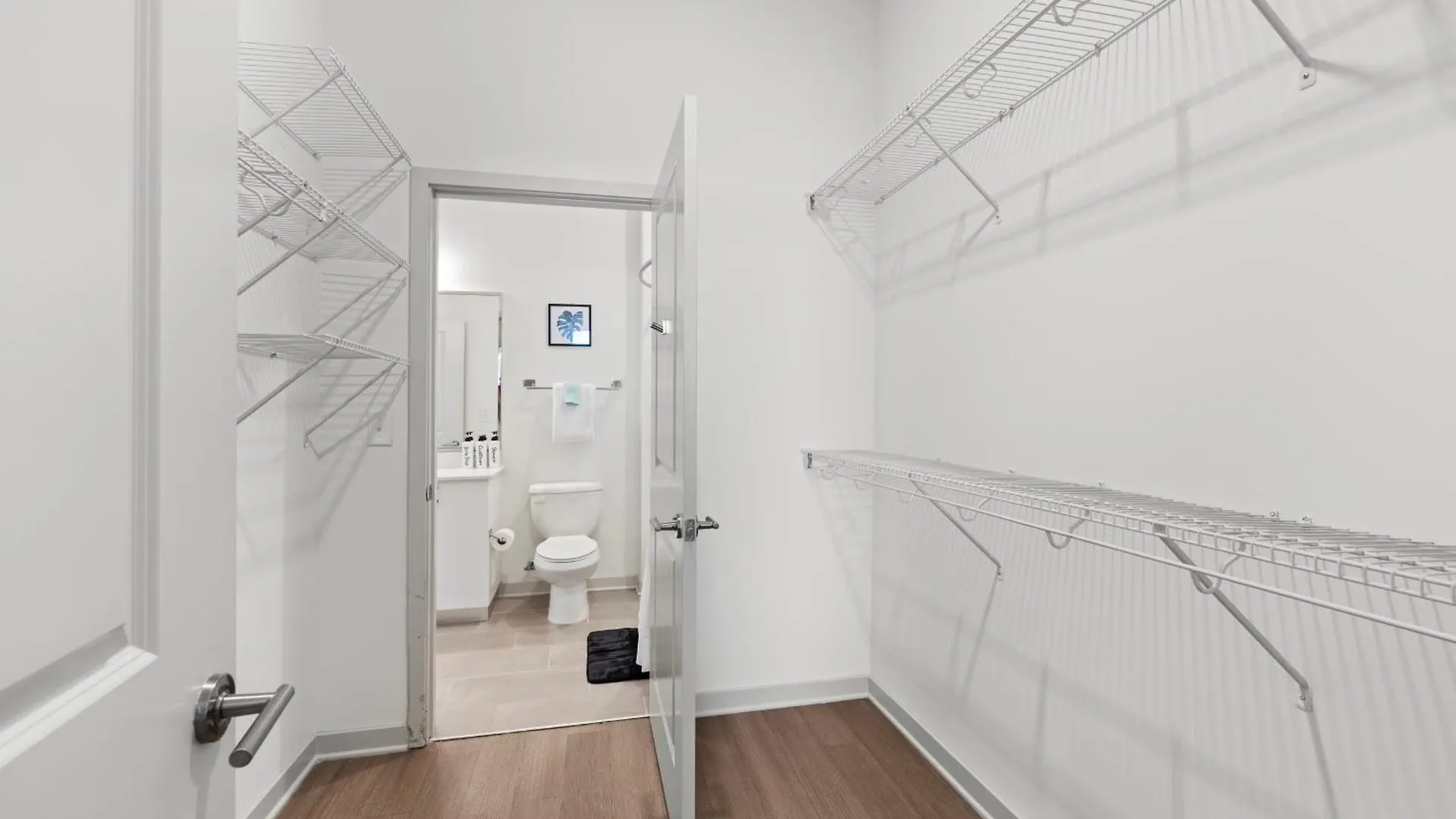 アパート Modern Nulu 2Br Cozysuites 02 ルイスビル 米国