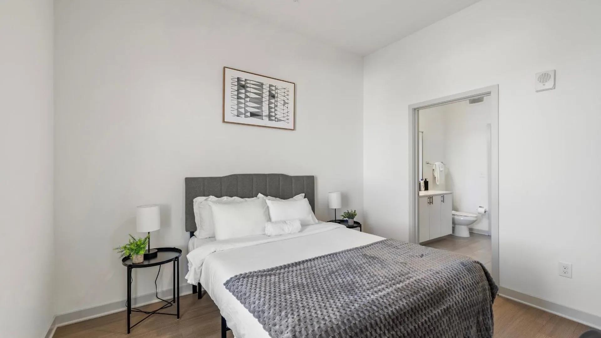 アパート Modern Nulu 2Br Cozysuites 02 ルイスビル